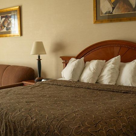 Hotel Topeka At City Center Bagian luar foto