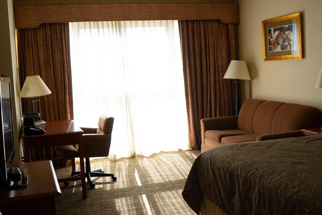 Hotel Topeka At City Center Bagian luar foto