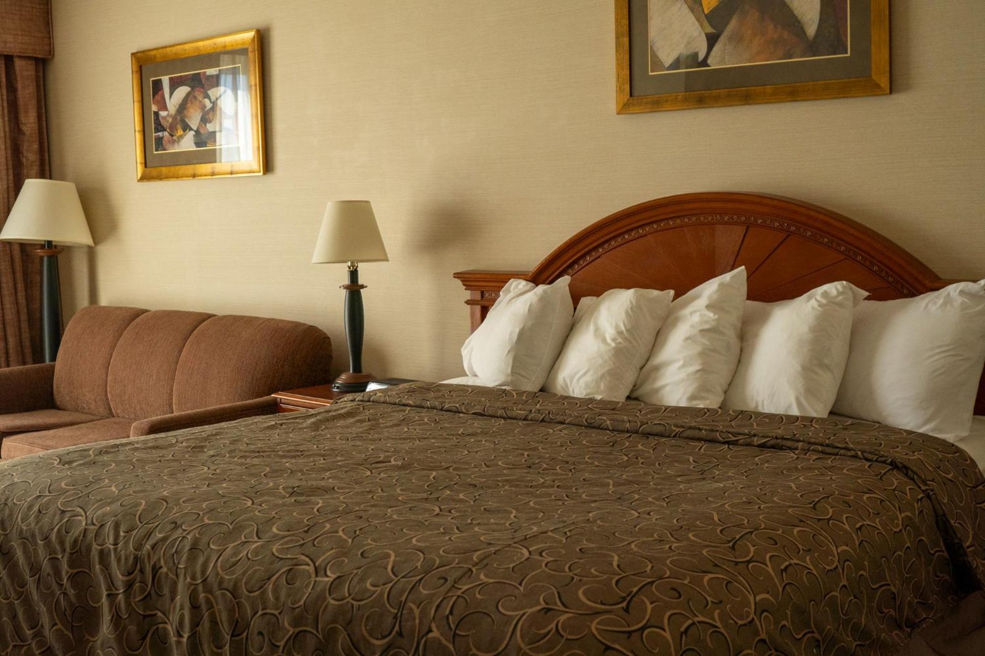 Hotel Topeka At City Center Bagian luar foto