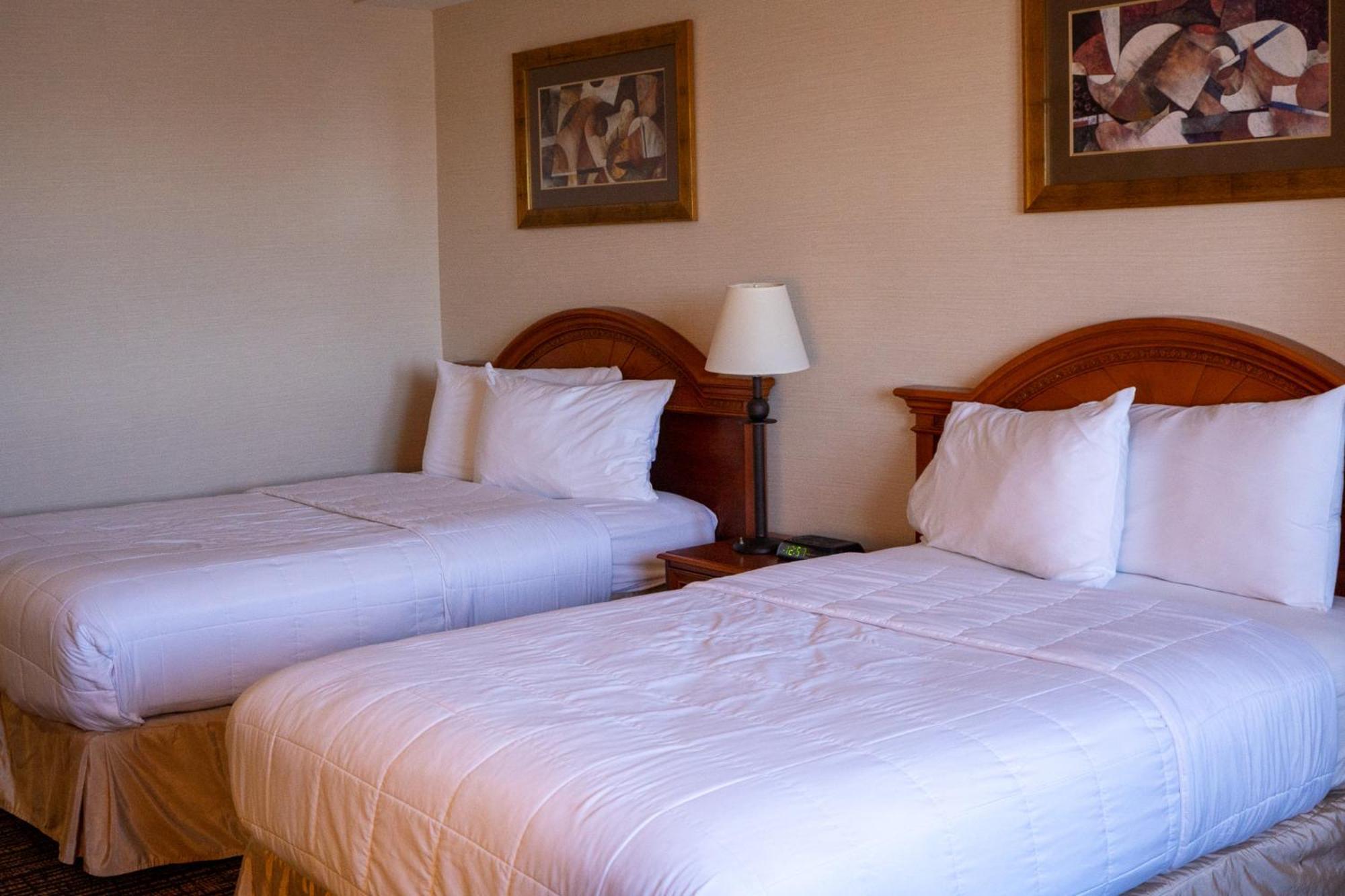 Hotel Topeka At City Center Bagian luar foto