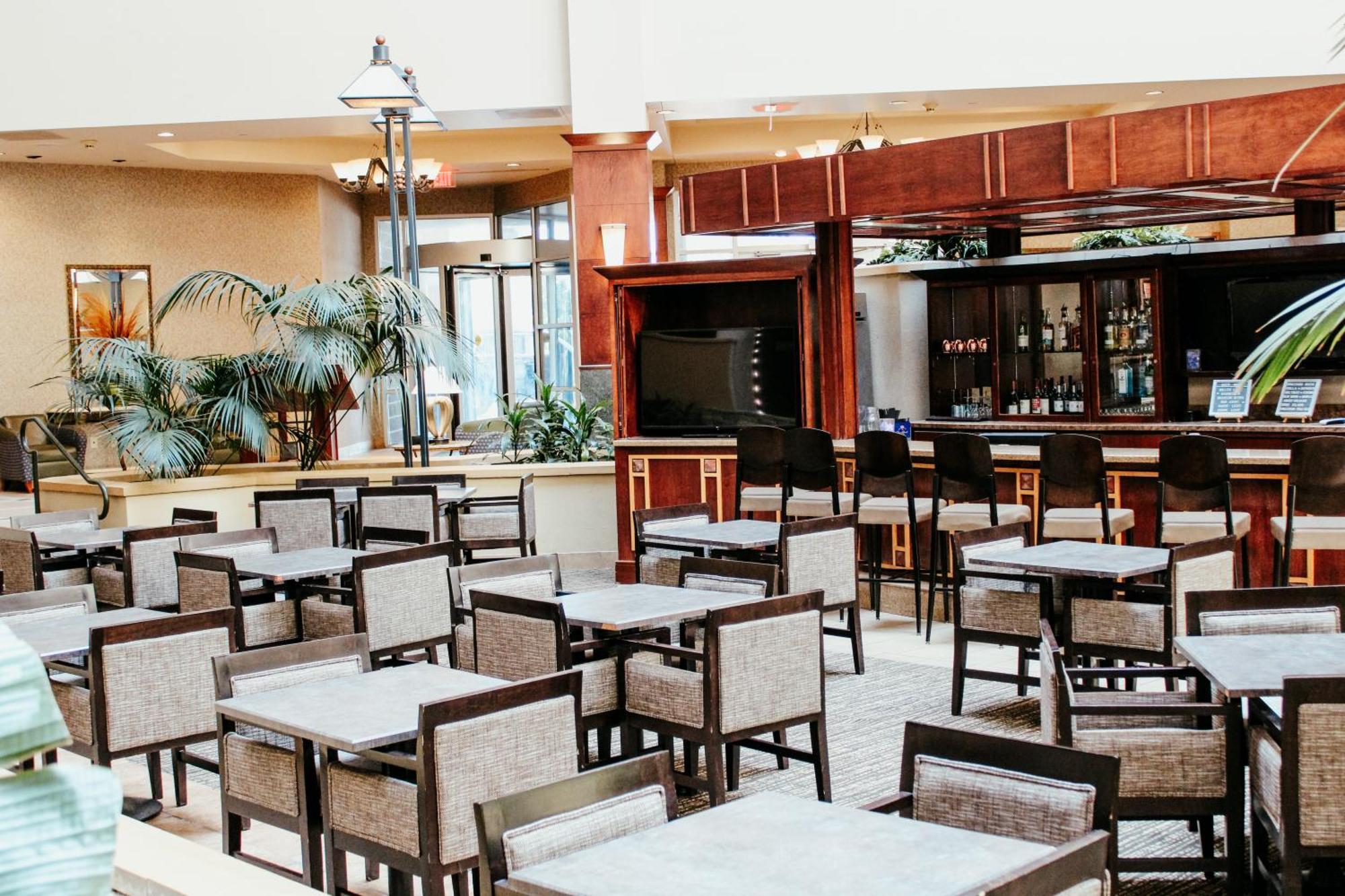 Hotel Topeka At City Center Bagian luar foto