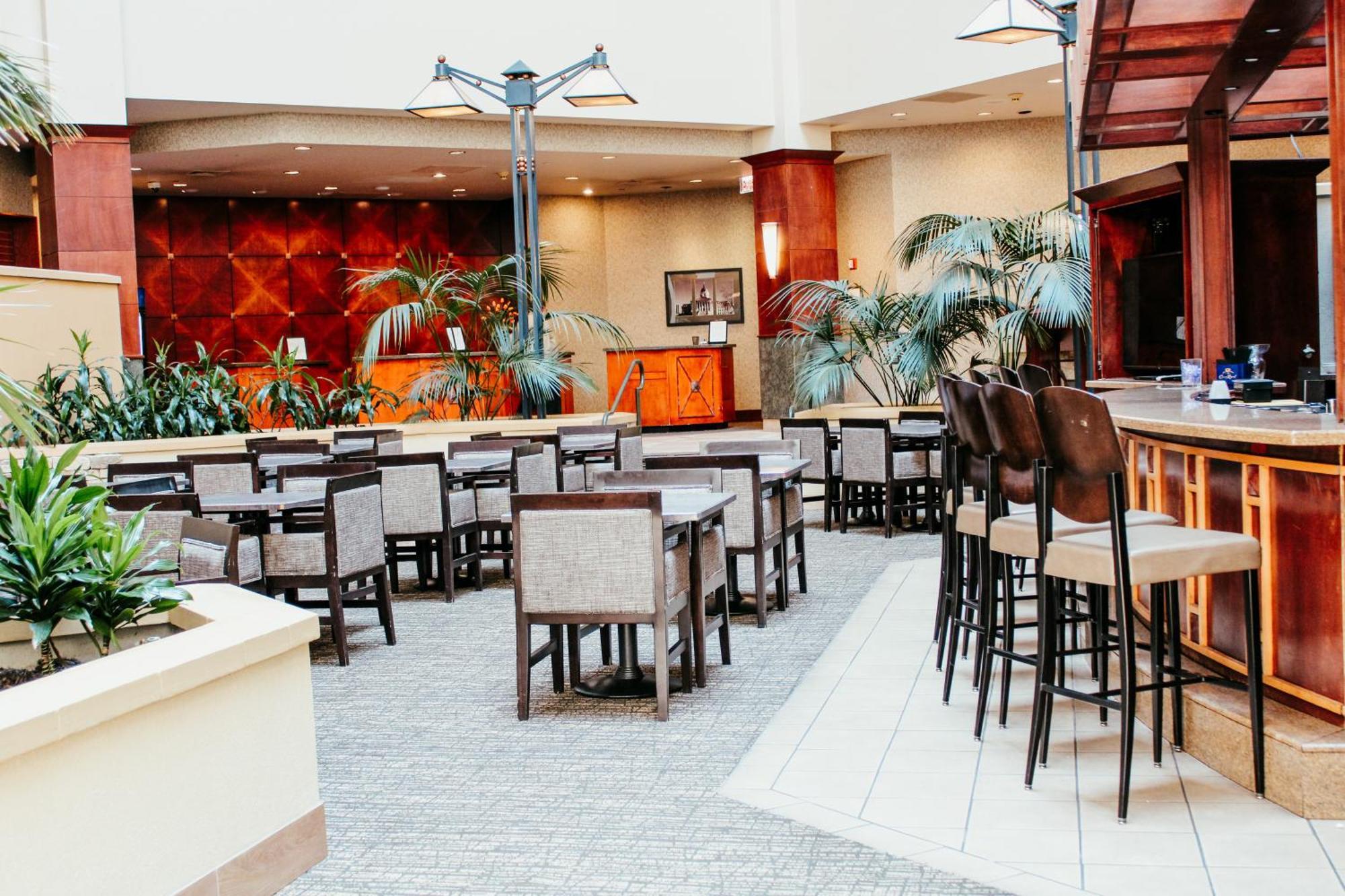 Hotel Topeka At City Center Bagian luar foto