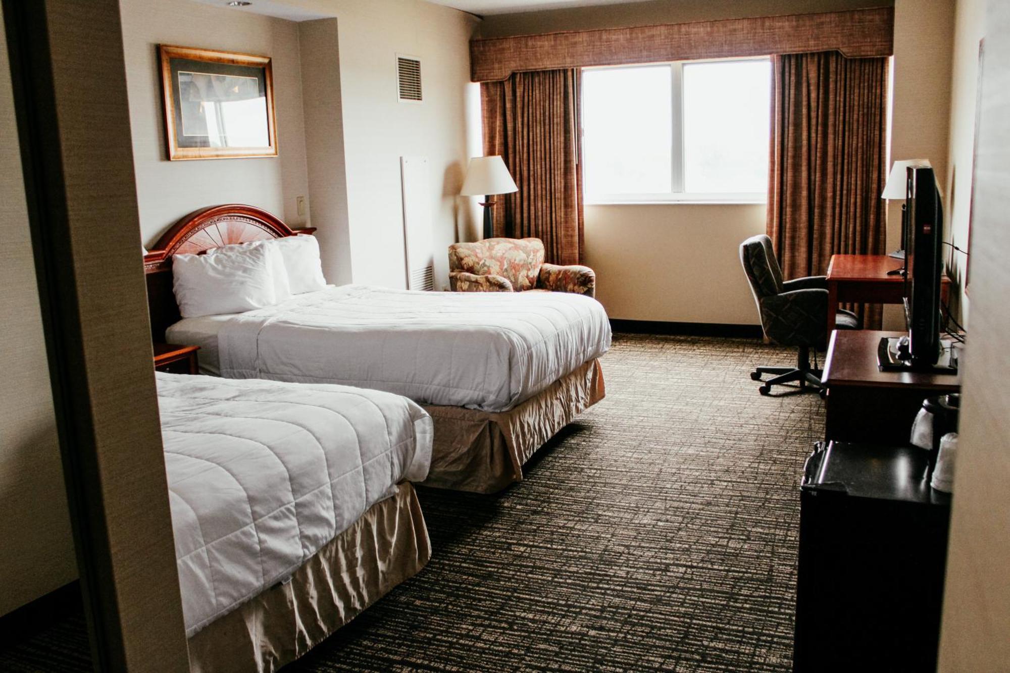 Hotel Topeka At City Center Bagian luar foto