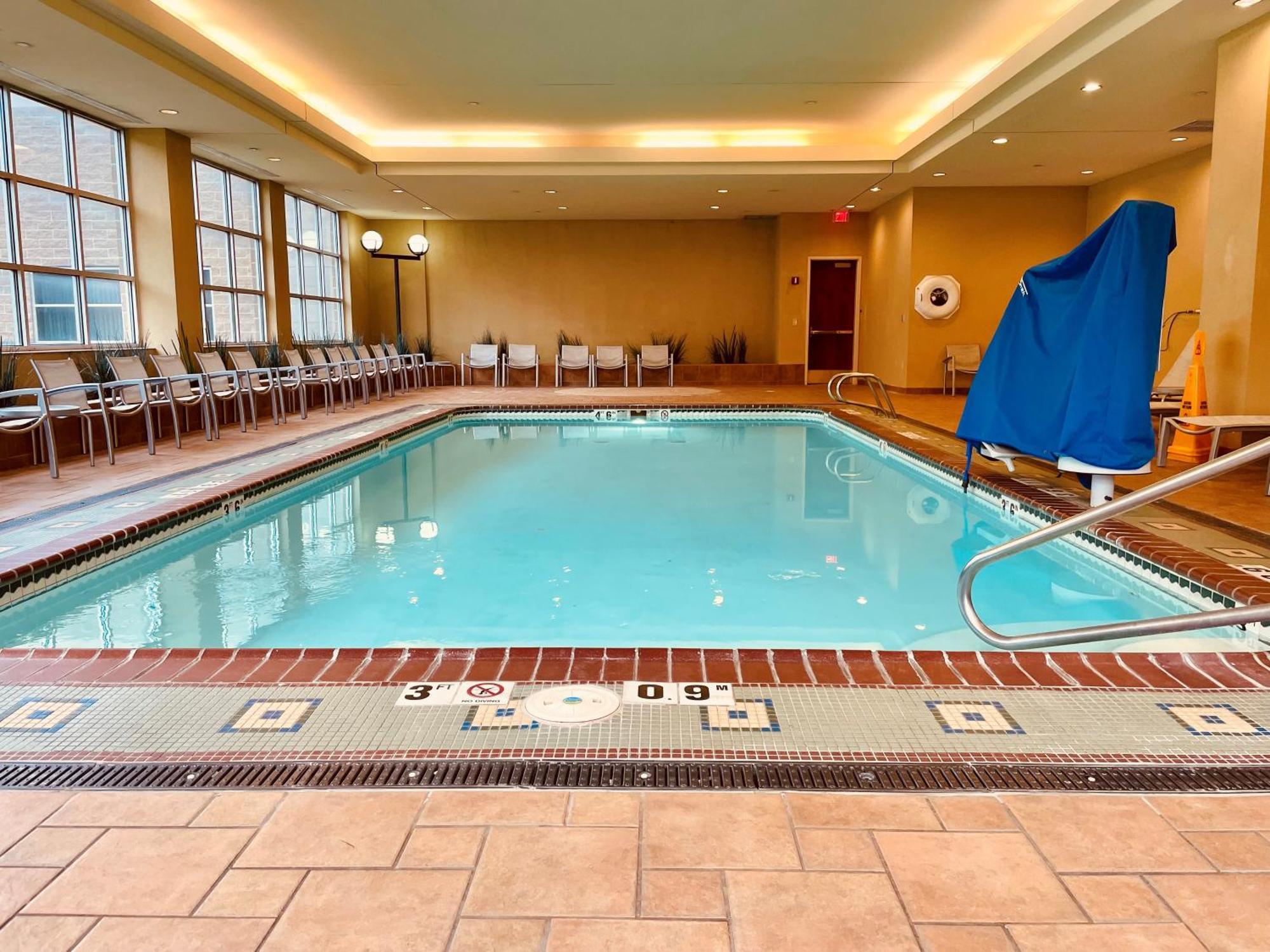 Hotel Topeka At City Center Bagian luar foto