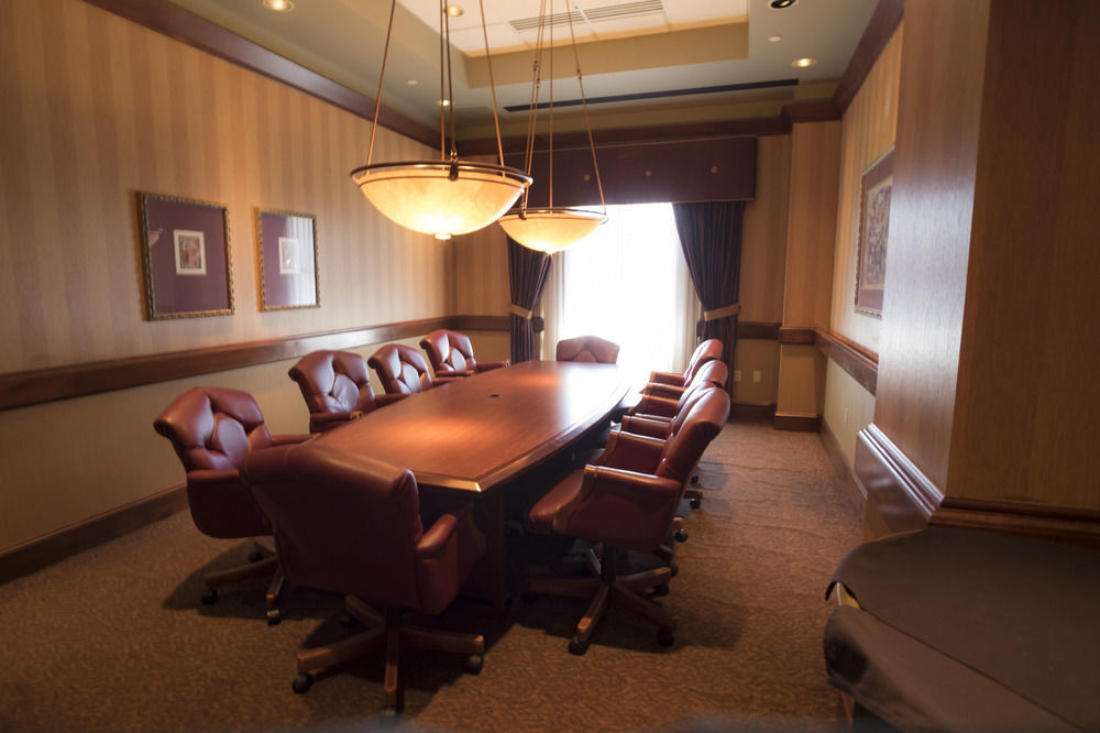 Hotel Topeka At City Center Bagian luar foto