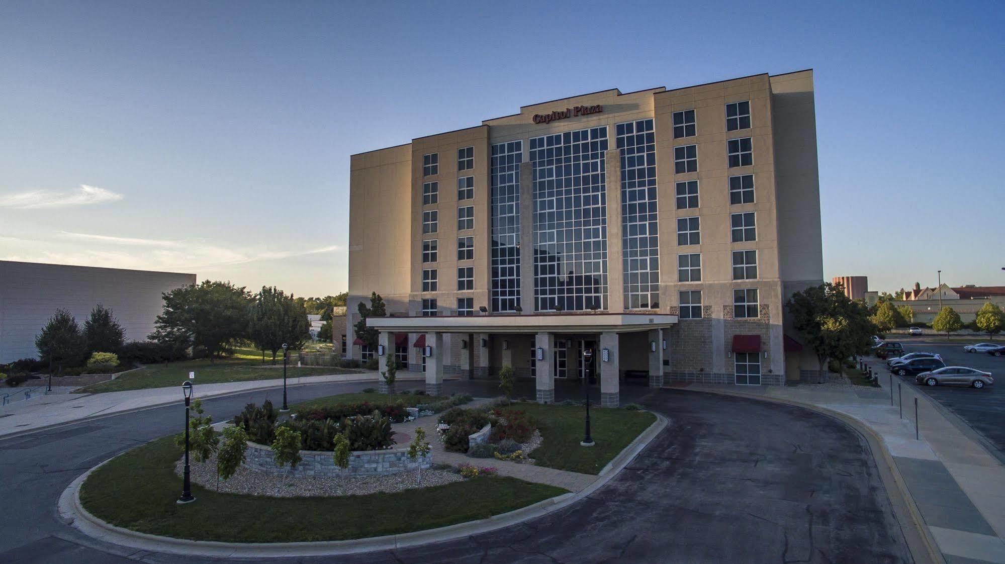 Hotel Topeka At City Center Bagian luar foto